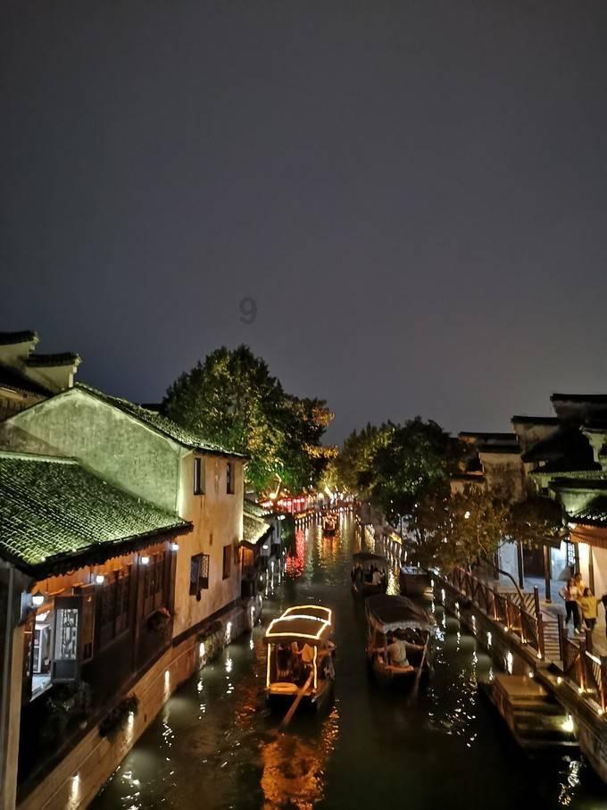 我和我老婆离了她去了一个陌生的城市是不是她有人了？